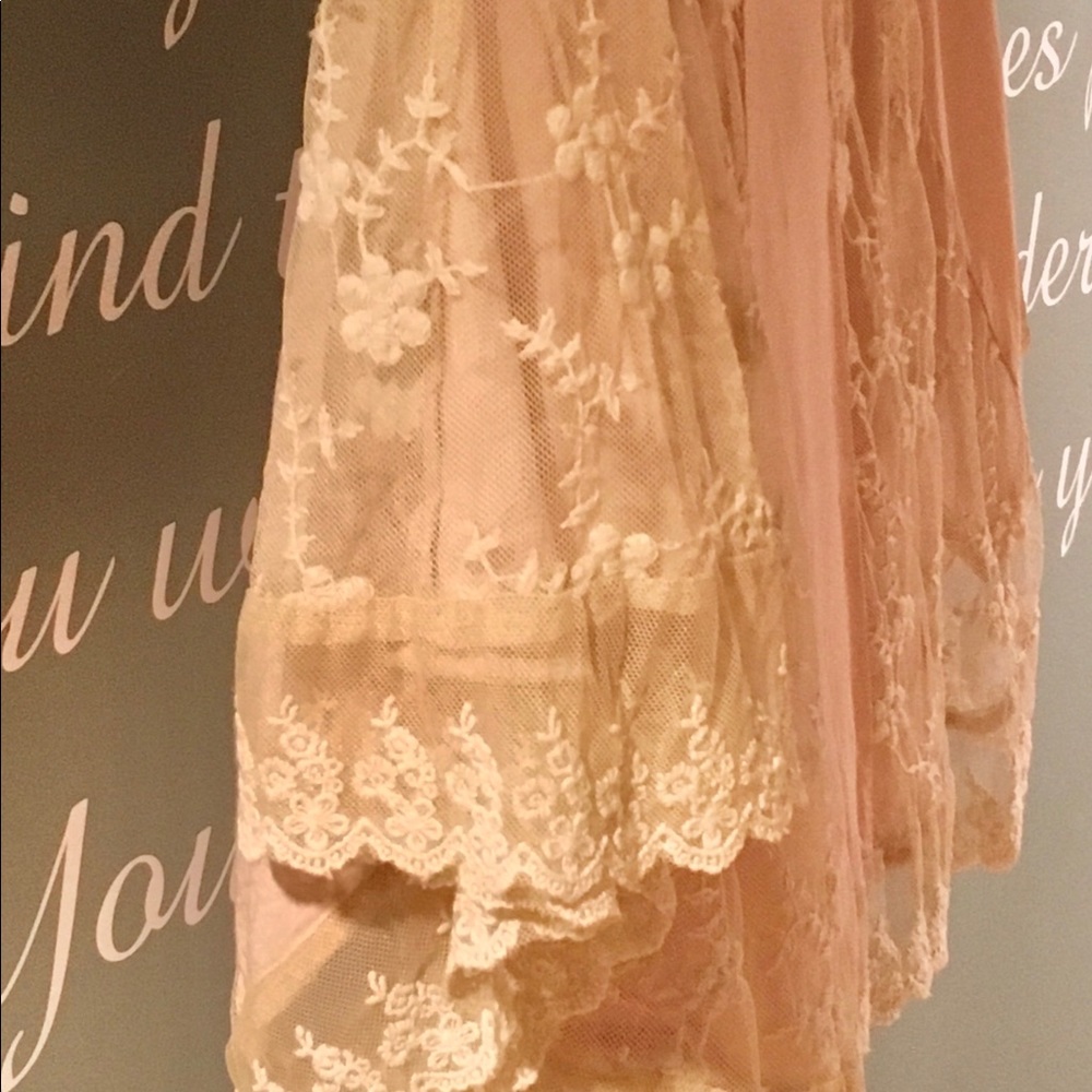 A’REVE LACE DETAIL TOP - Picture 3 of 3